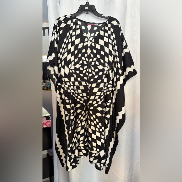 Black and White Geometric Patterned Kaftan - Picture 1 of 3